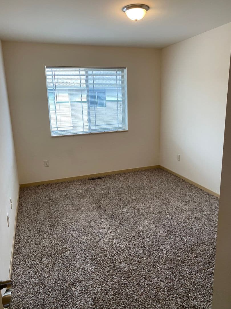 Windsor Apartment: 4320 North Towne Court