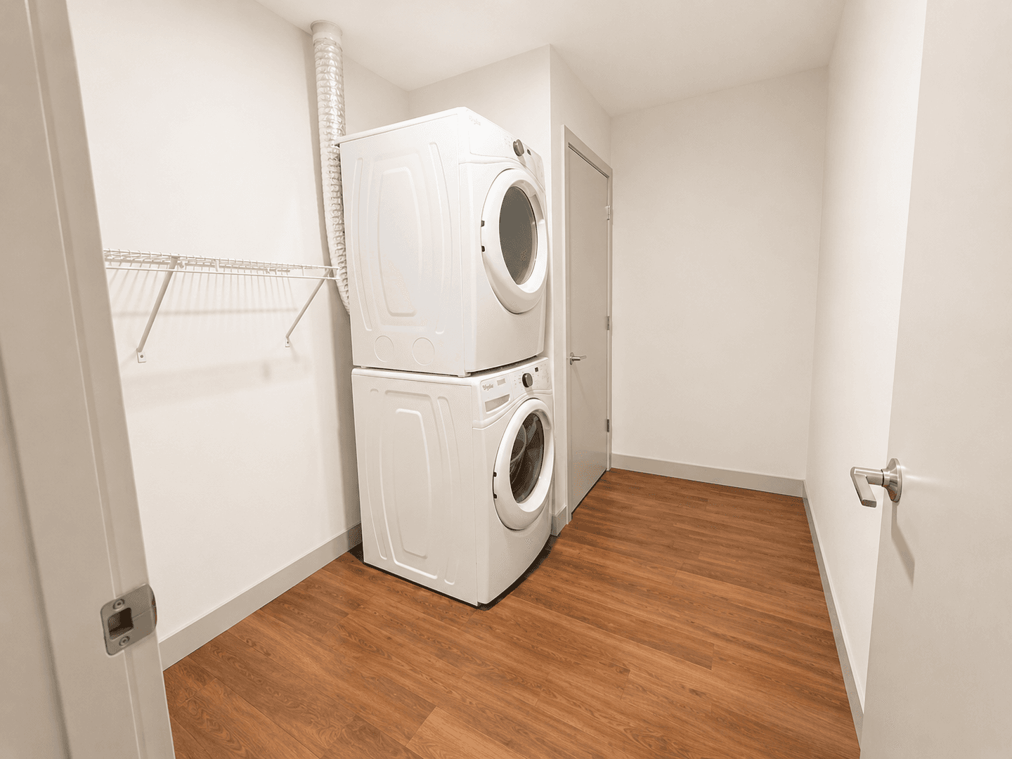 Madison Apartment: 309 S Blount st