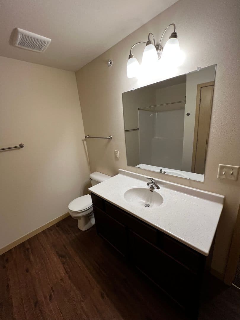 Windsor Apartment: 4320 North Towne Court