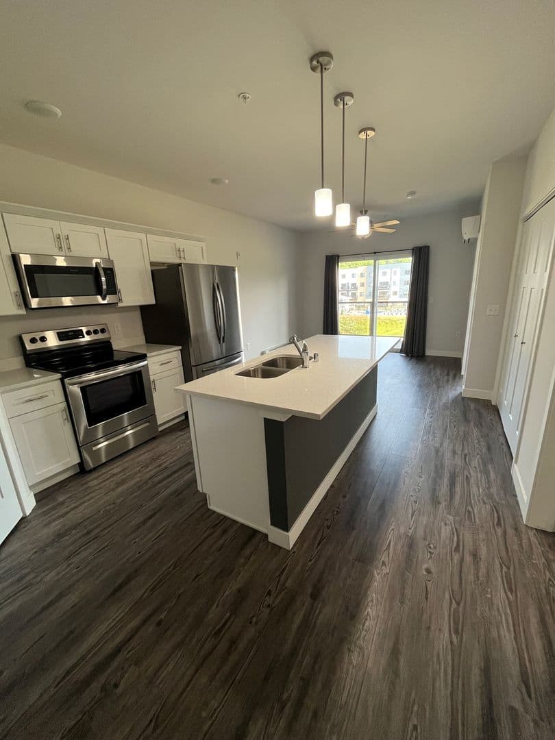 Cottage Grove Apartment: 2515 Gaston Road