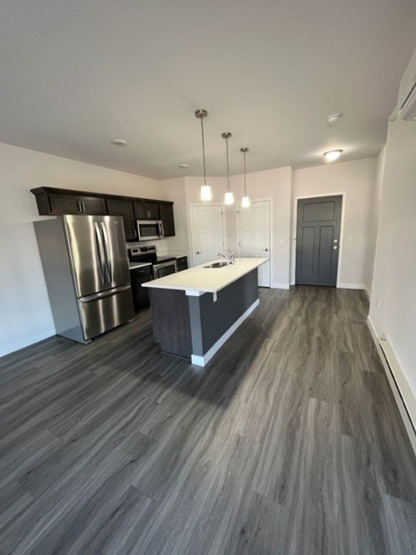 Cottage Grove Apartment: 1300 N Windsor Ave