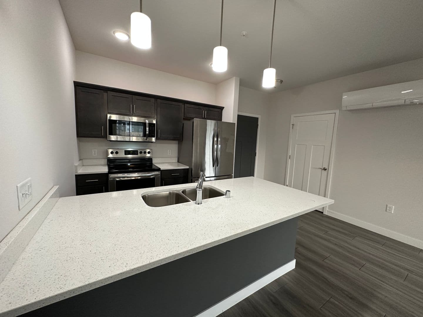 Cottage Grove Apartment: 2515 Gaston Road