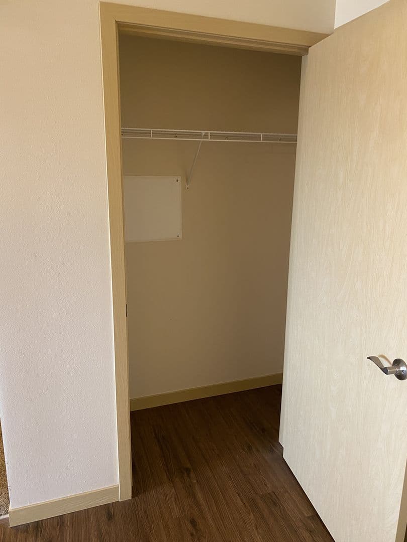 Windsor Apartment: 4320 North Towne Court