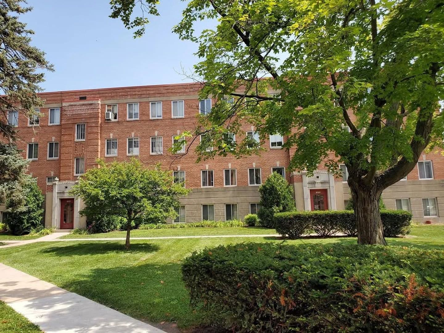 Madison Apartment: 1620-1664 Monroe St & 603 Stockton Ct
