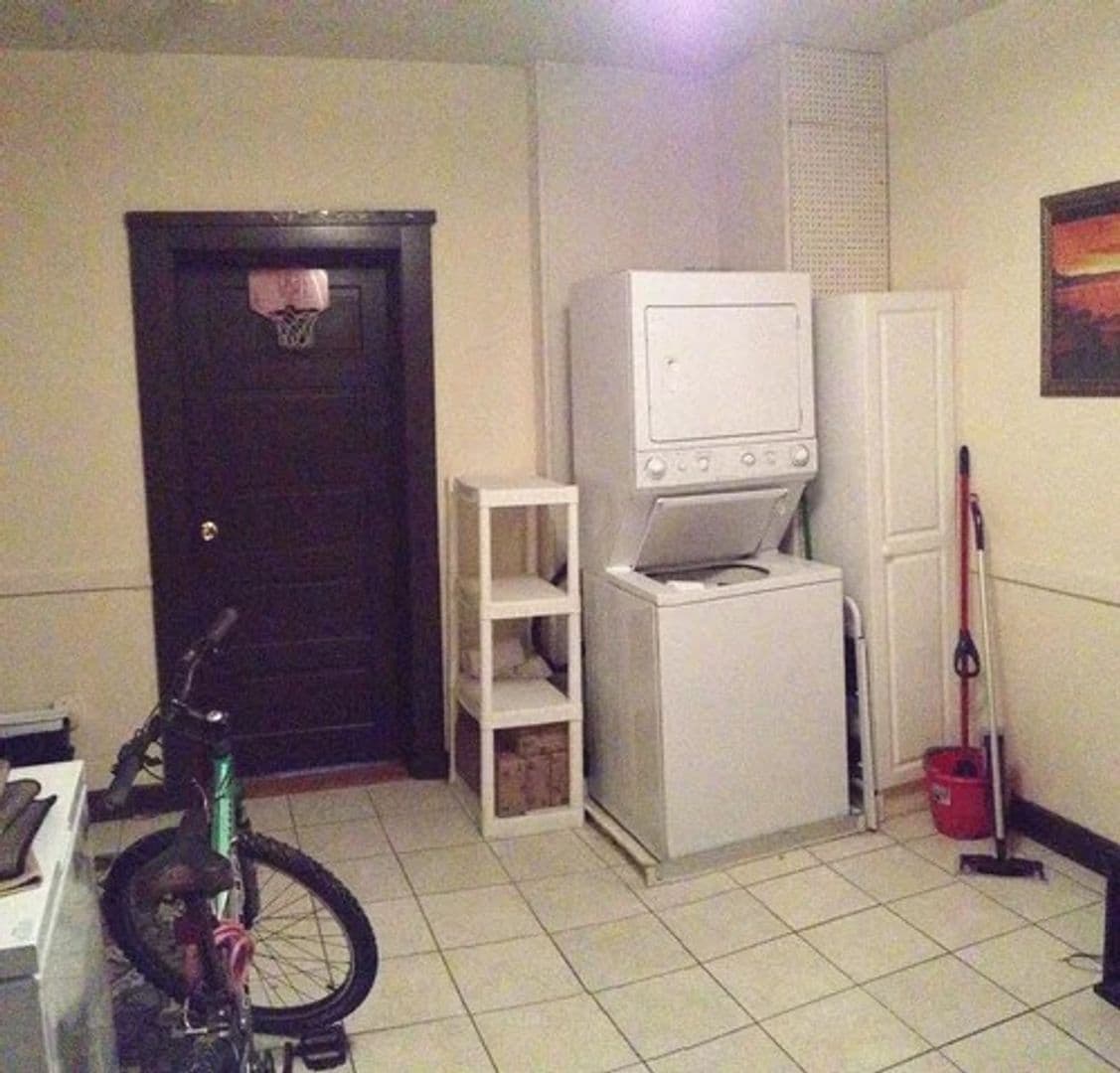 Madison Apartment: 411 Hawthorne Court