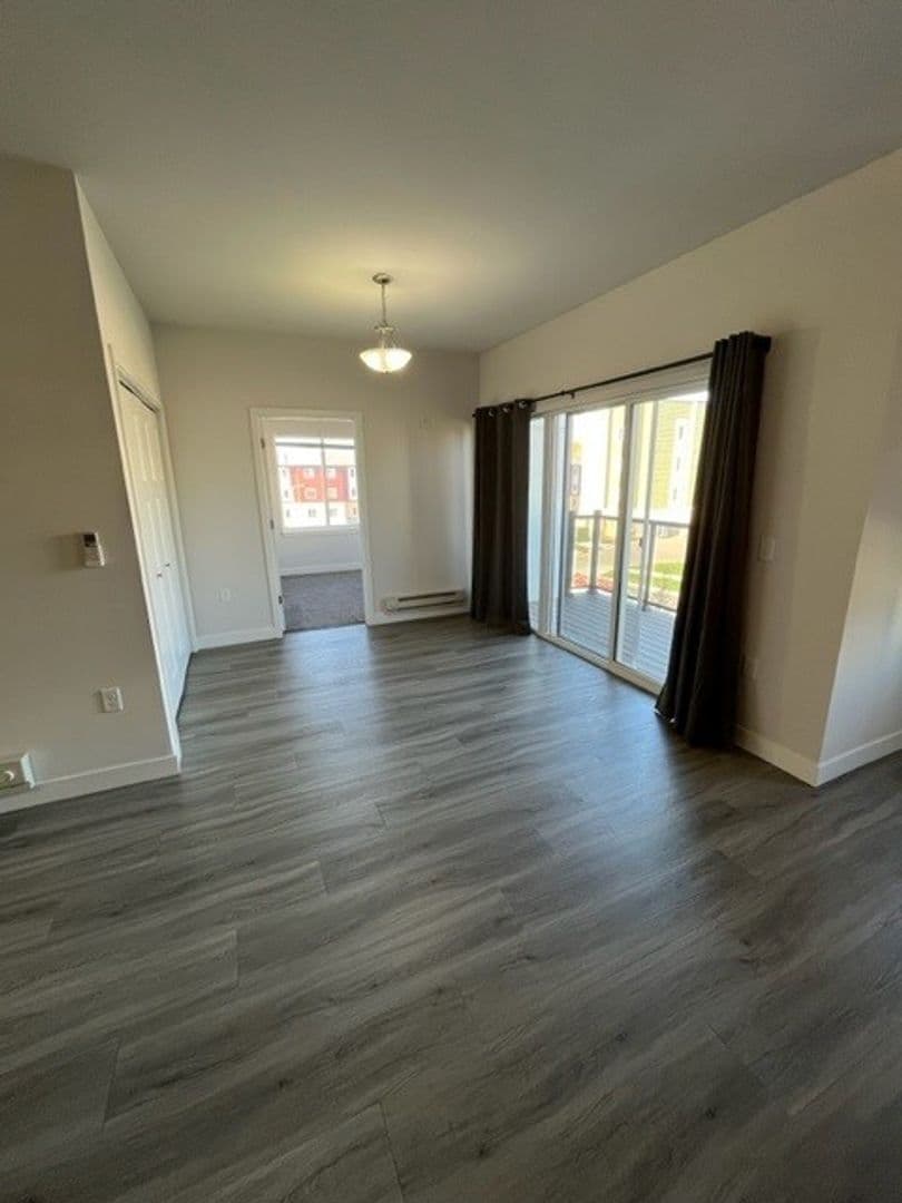 Cottage Grove Apartment: 1300 N Windsor Ave