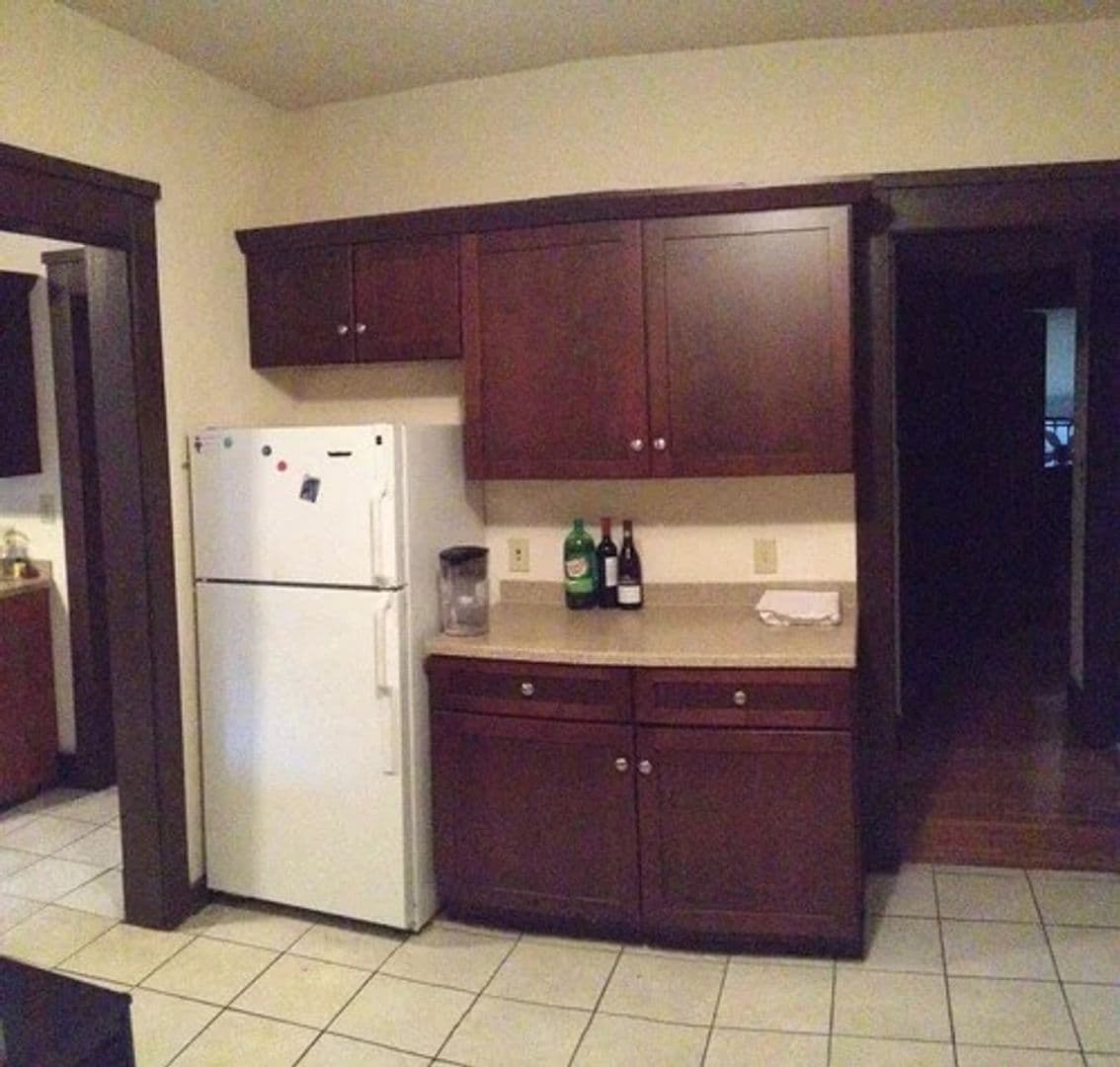 Madison Apartment: 411 Hawthorne Court