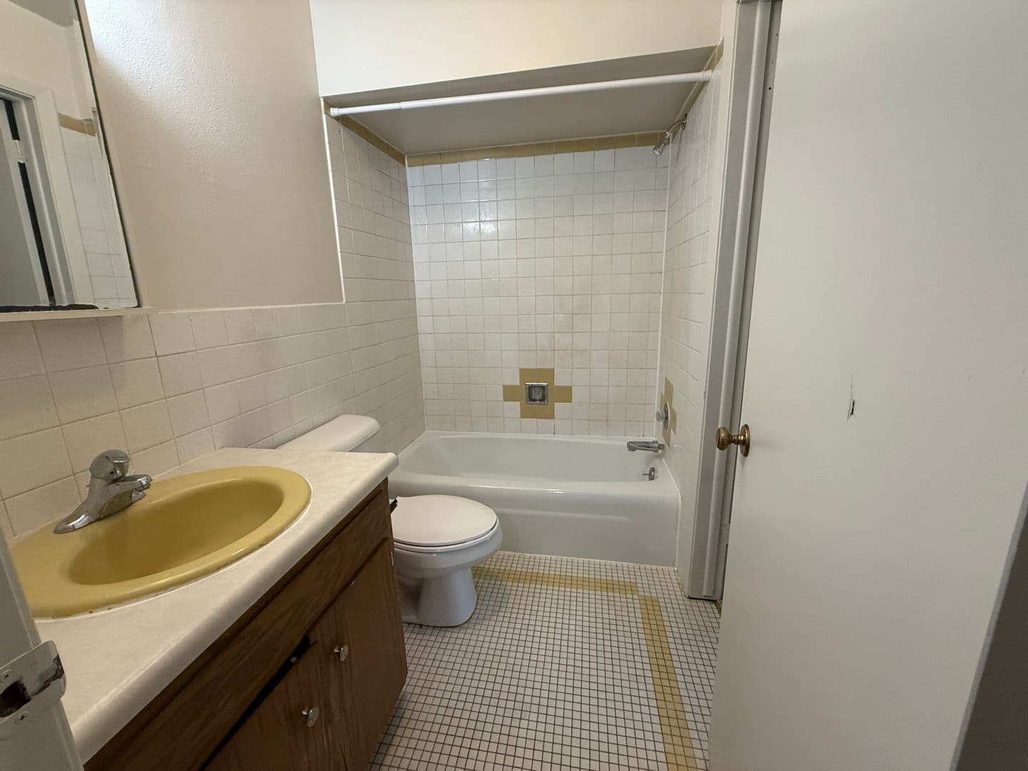 Middleton Apartment: 2114 Allen Blvd.
