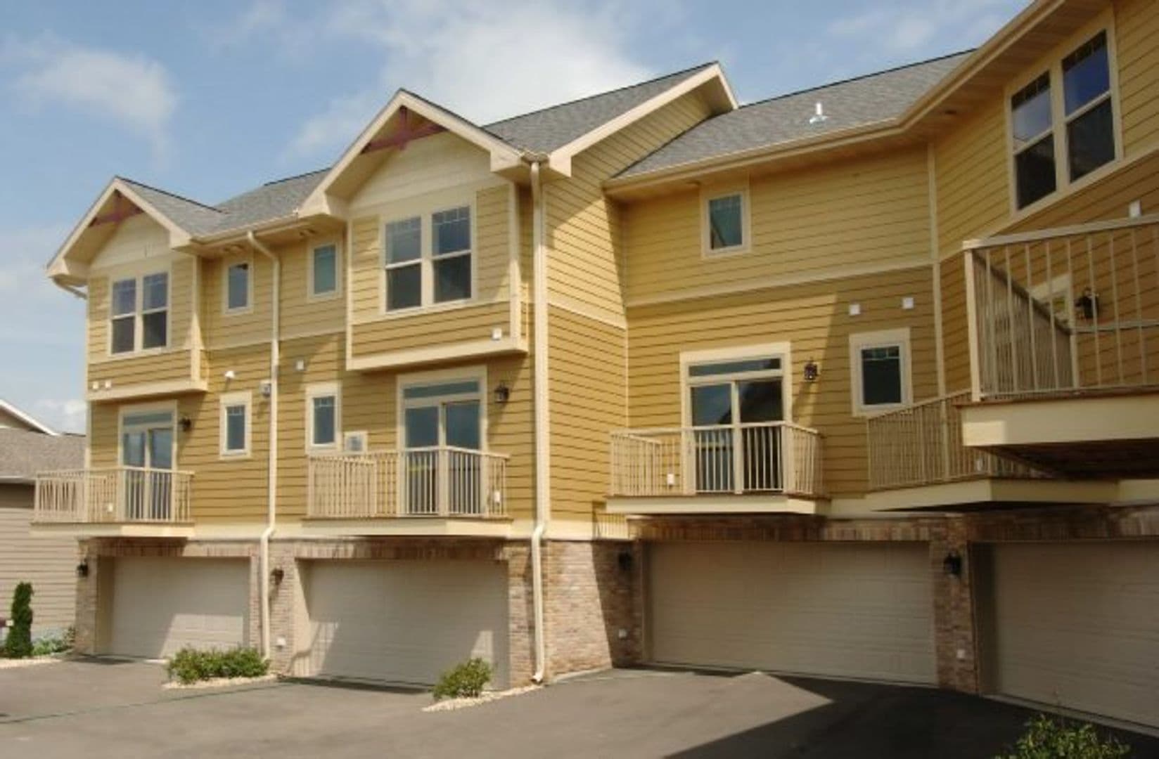 Madison Apartment: 1704-1724 Waldorf Blvd - 8101-8107 Mansion Hill Drive