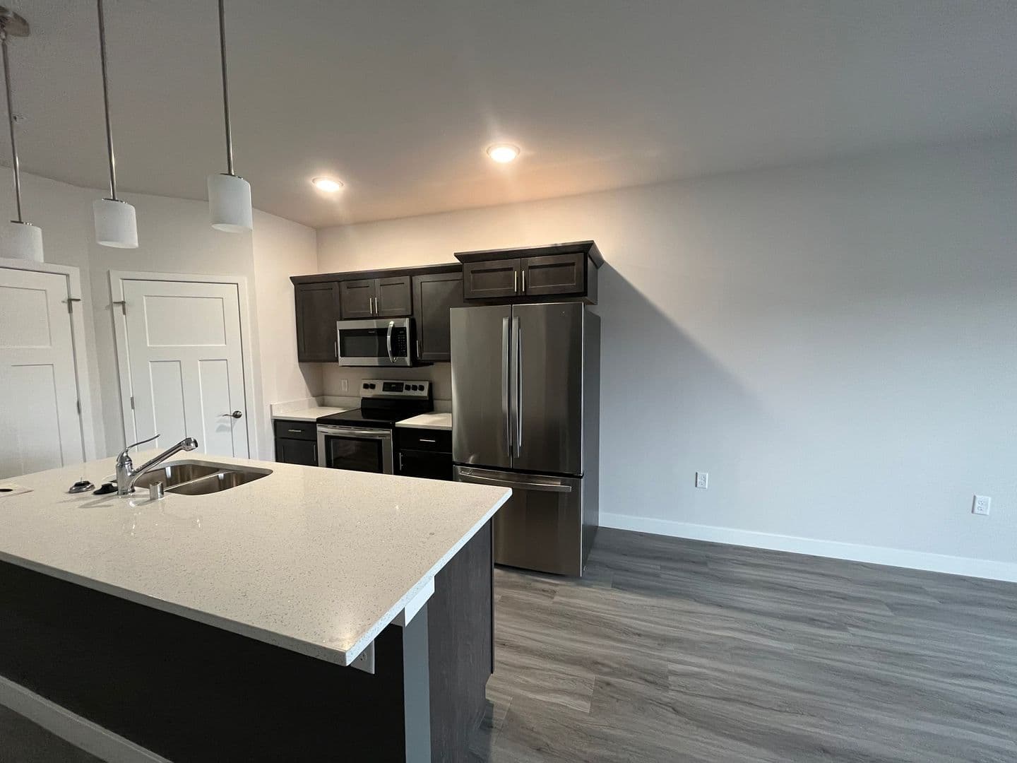 Cottage Grove Apartment: 1400 N Windsor Ave