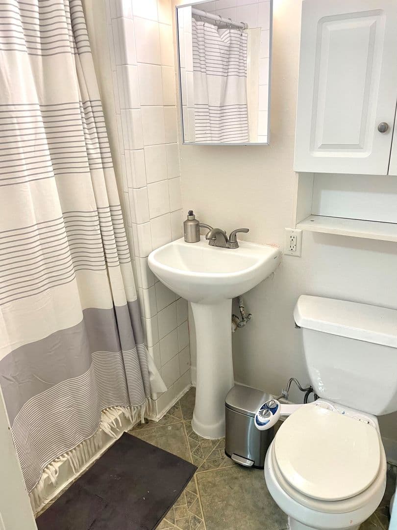 Madison Apartment: 626 W. Olin Avenue