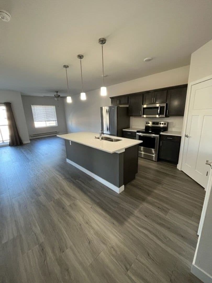 Cottage Grove Apartment: 1300 N Windsor Ave
