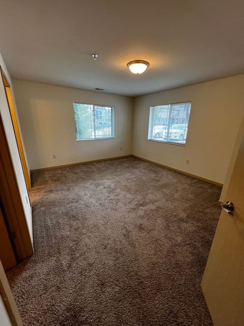Windsor Apartment: 4320 North Towne Court