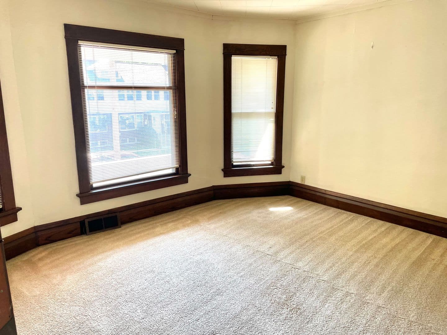 Madison Apartment: 22-24-26 Lathrop Street