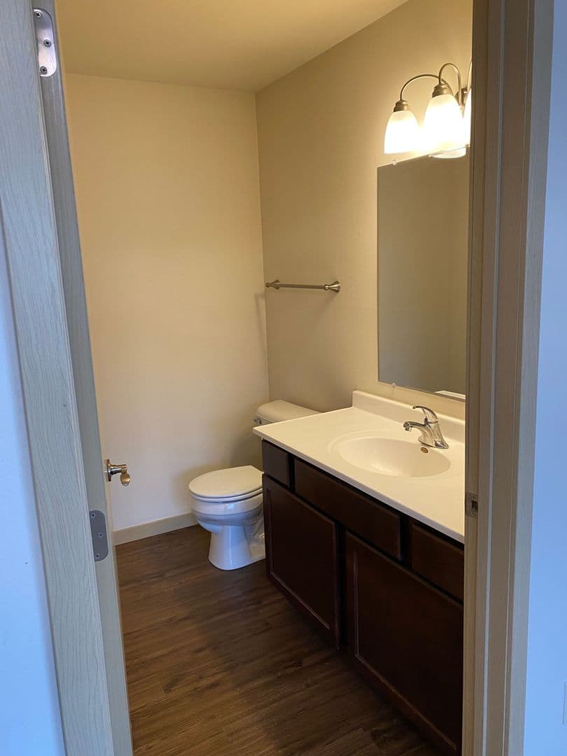 Windsor Apartment: 4320 North Towne Court
