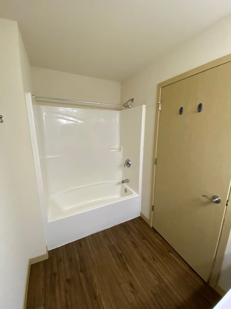 Windsor Apartment: 4320 North Towne Court