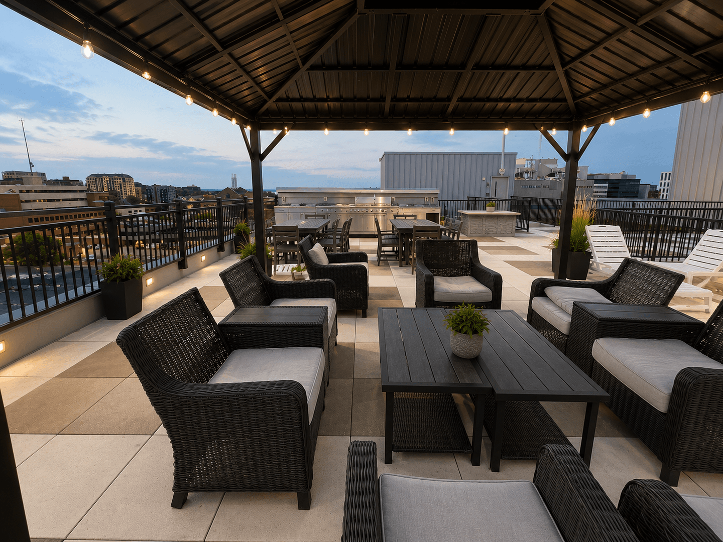 Madison Apartment: 309 S Blount st