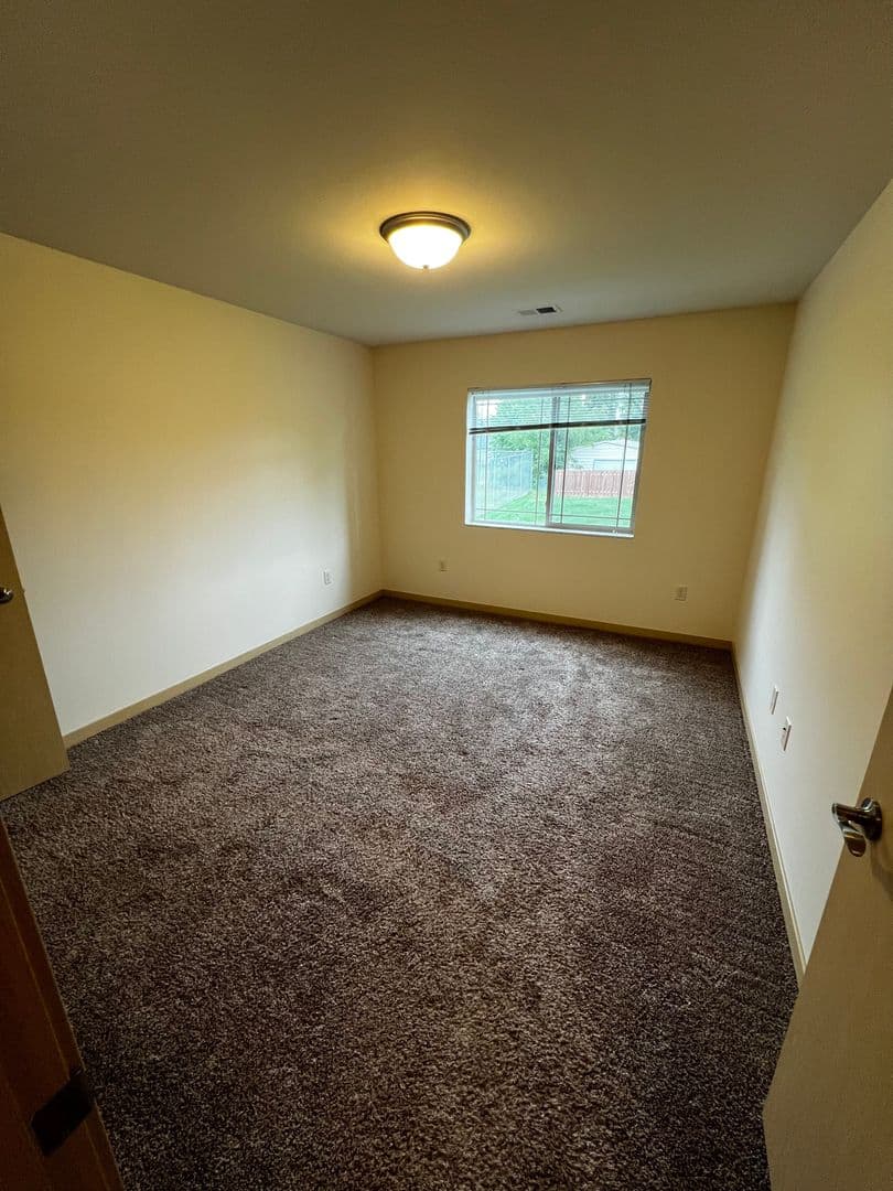 Windsor Apartment: 4320 North Towne Court