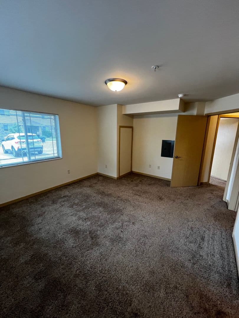 Windsor Apartment: 4320 North Towne Court