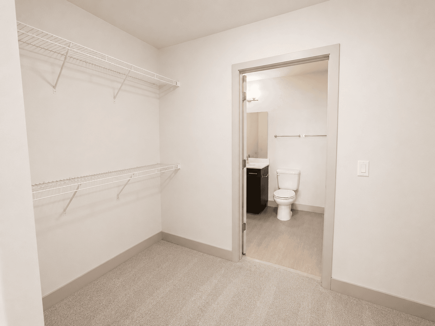 Madison Apartment: 309 S Blount st