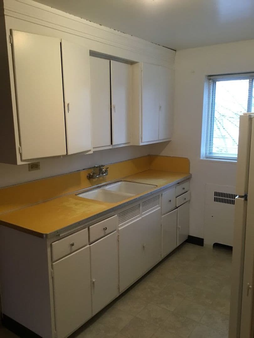 Madison Apartment: 1620-1664 Monroe St & 603 Stockton Ct