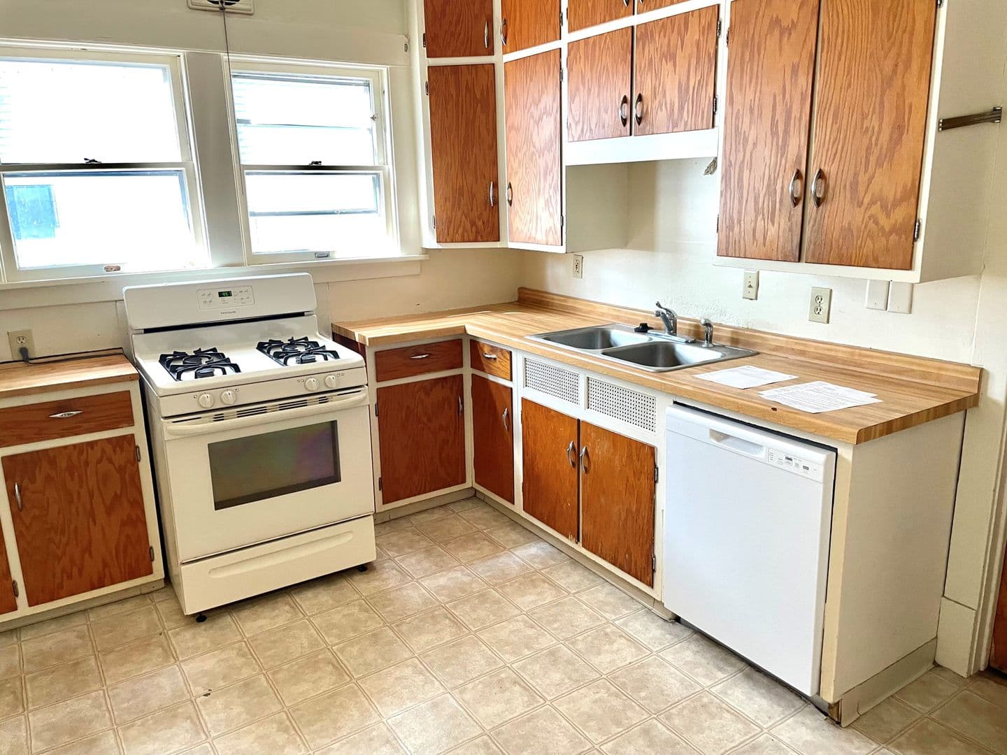 Madison Apartment: 22-24-26 Lathrop Street