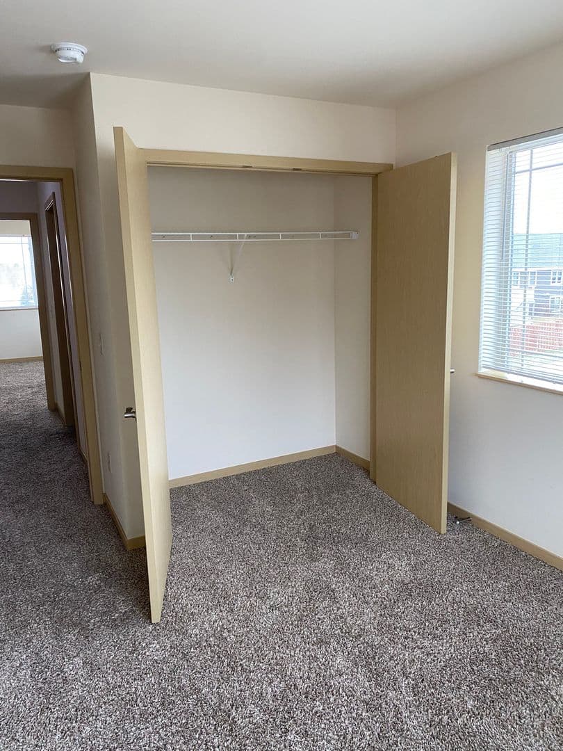 Windsor Apartment: 4320 North Towne Court