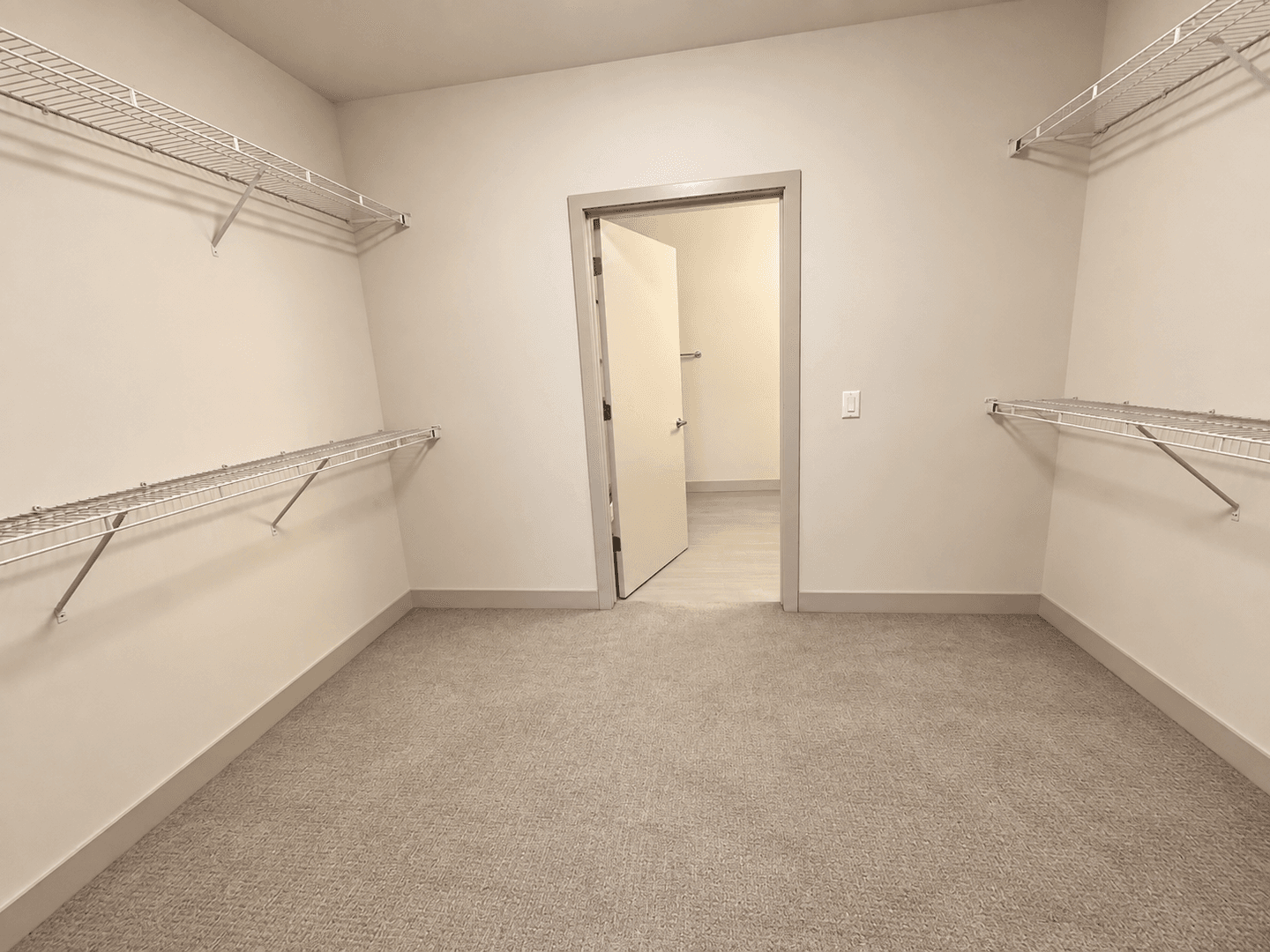 Madison Apartment: 309 S Blount st