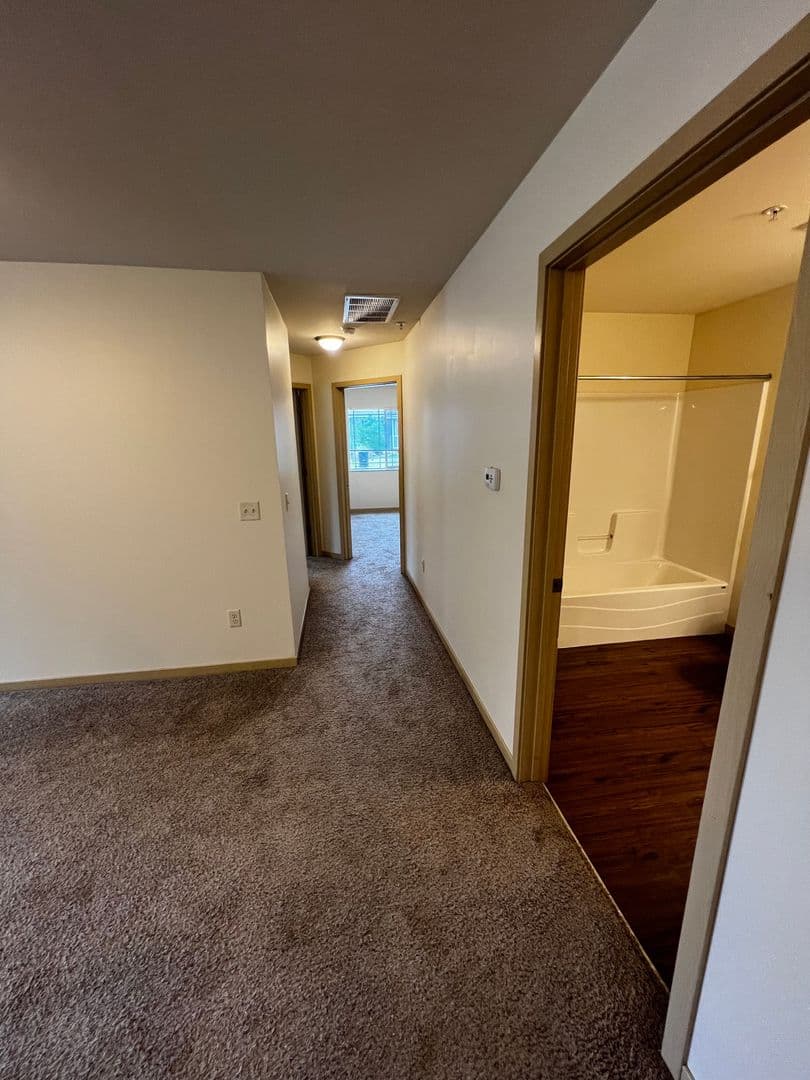 Windsor Apartment: 4320 North Towne Court