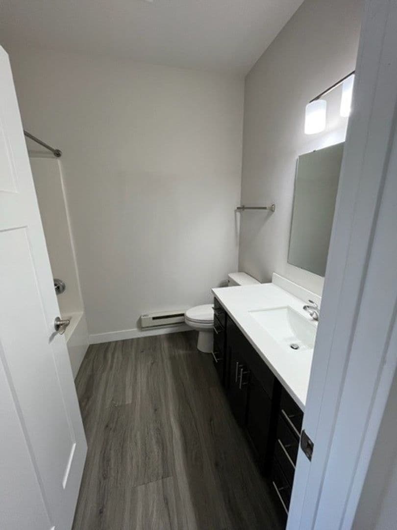 Cottage Grove Apartment: 1300 N Windsor Ave