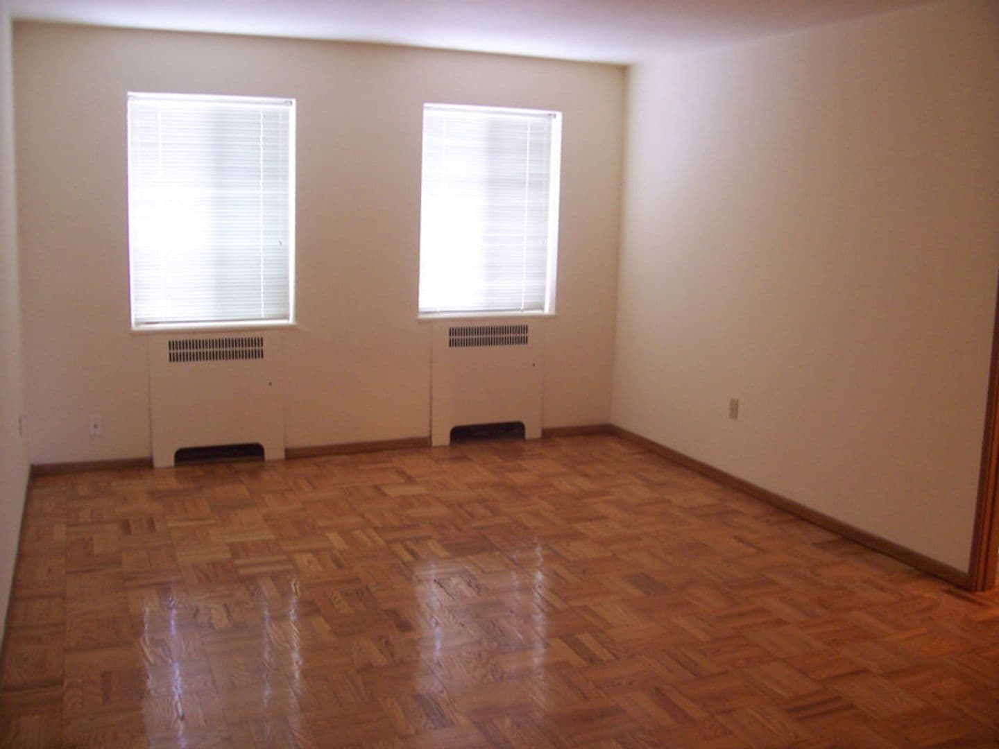 Madison Apartment: 1620-1664 Monroe St & 603 Stockton Ct
