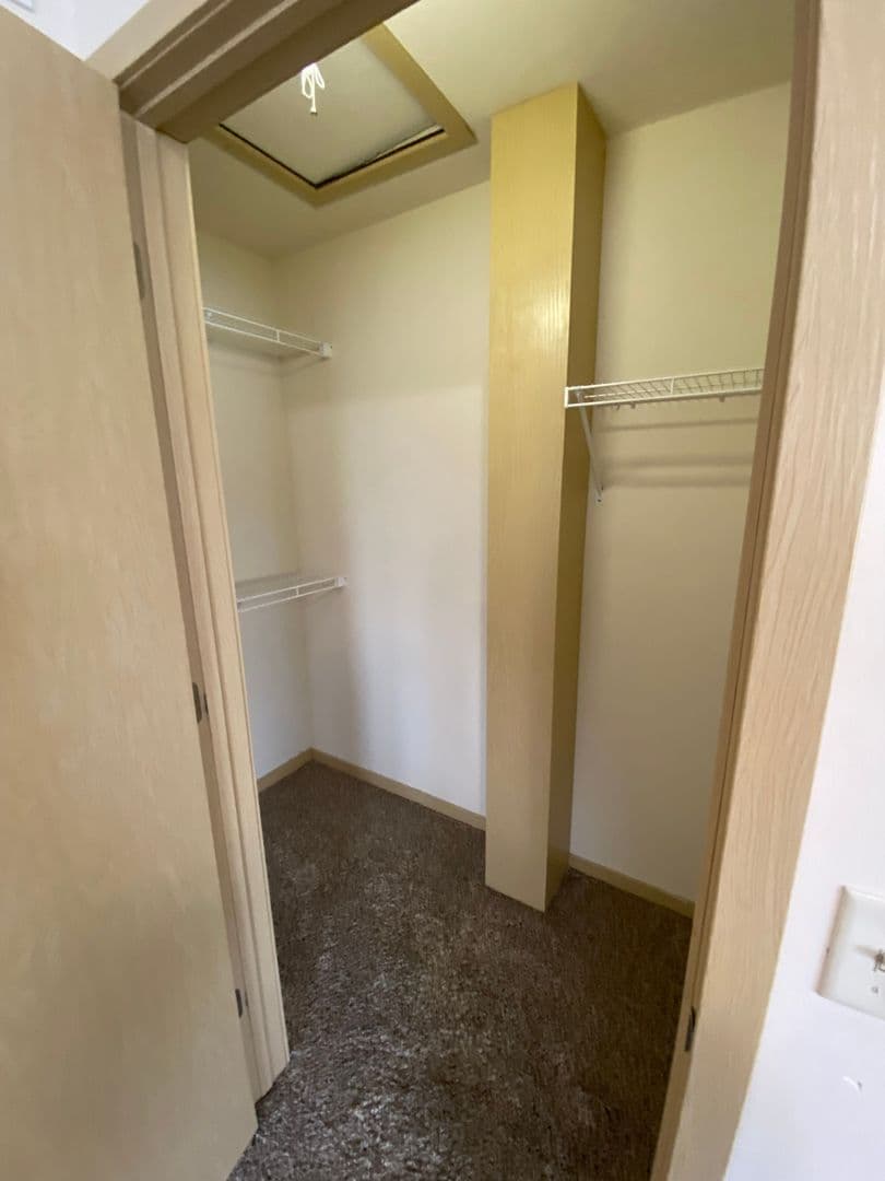 Windsor Apartment: 4320 North Towne Court
