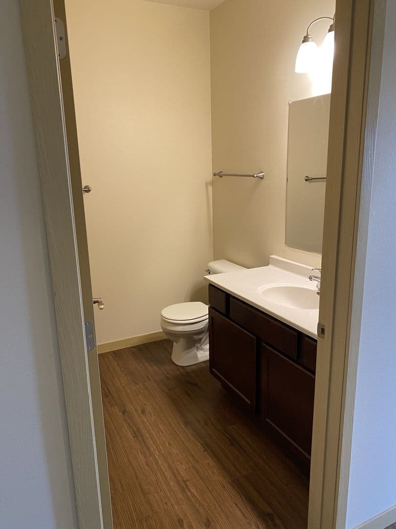 Windsor Apartment: 4320 North Towne Court