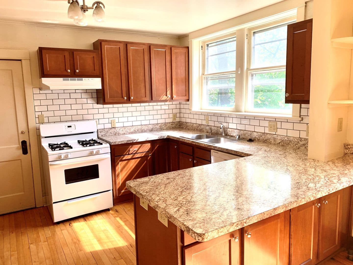 Madison Apartment: 1615 Monroe Street