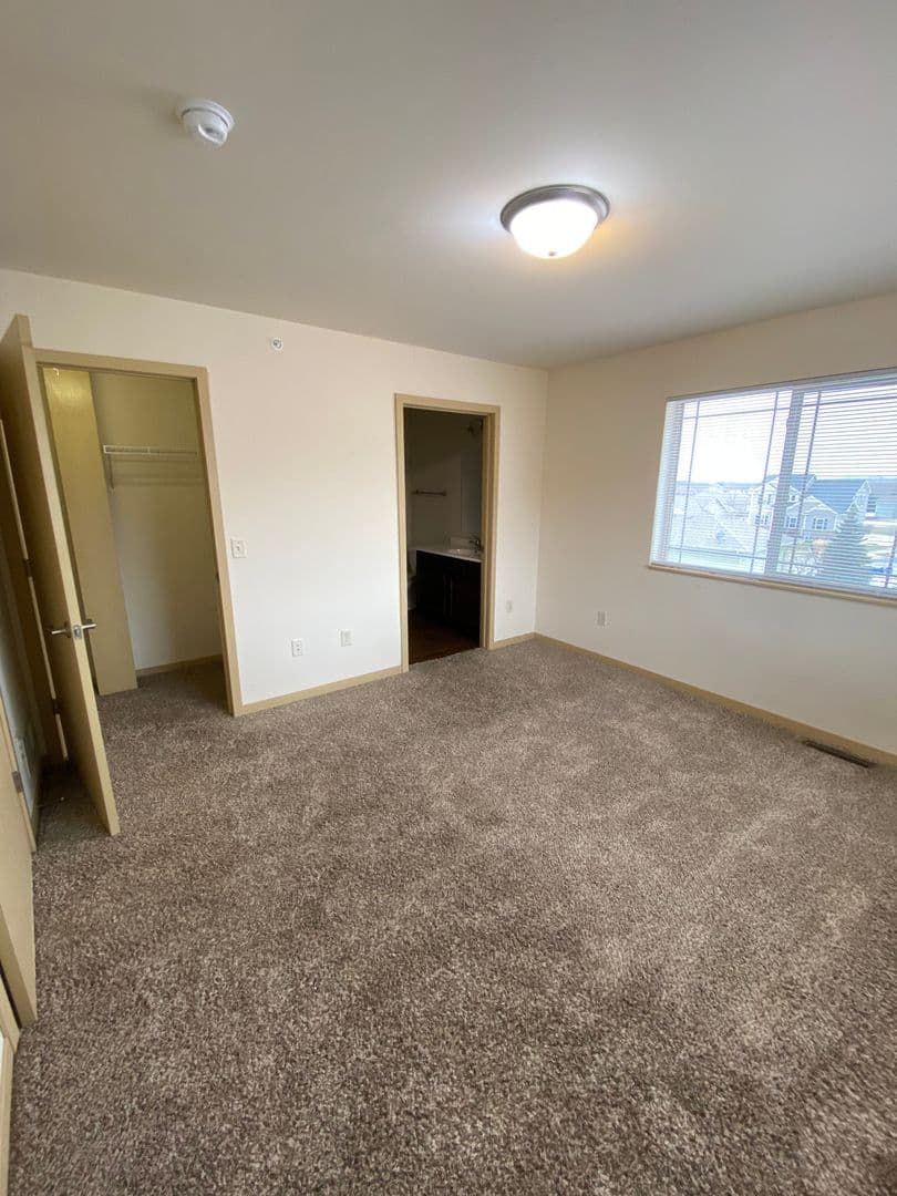 Windsor Apartment: 4320 North Towne Court