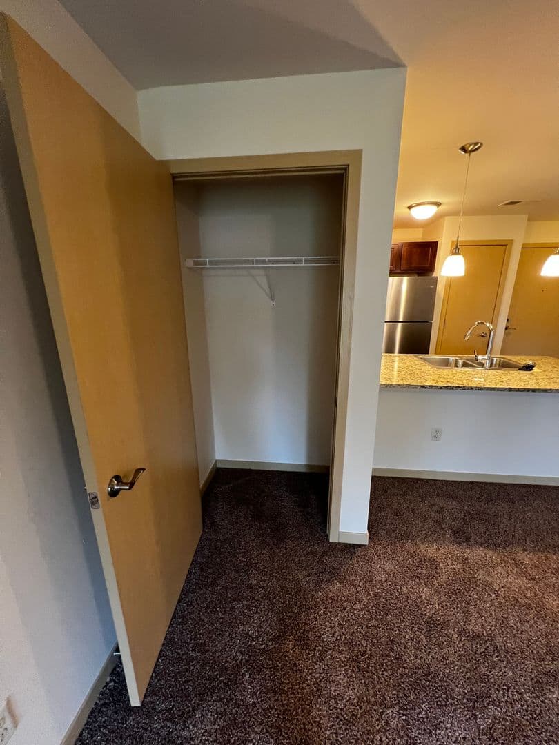Windsor Apartment: 4320 North Towne Court