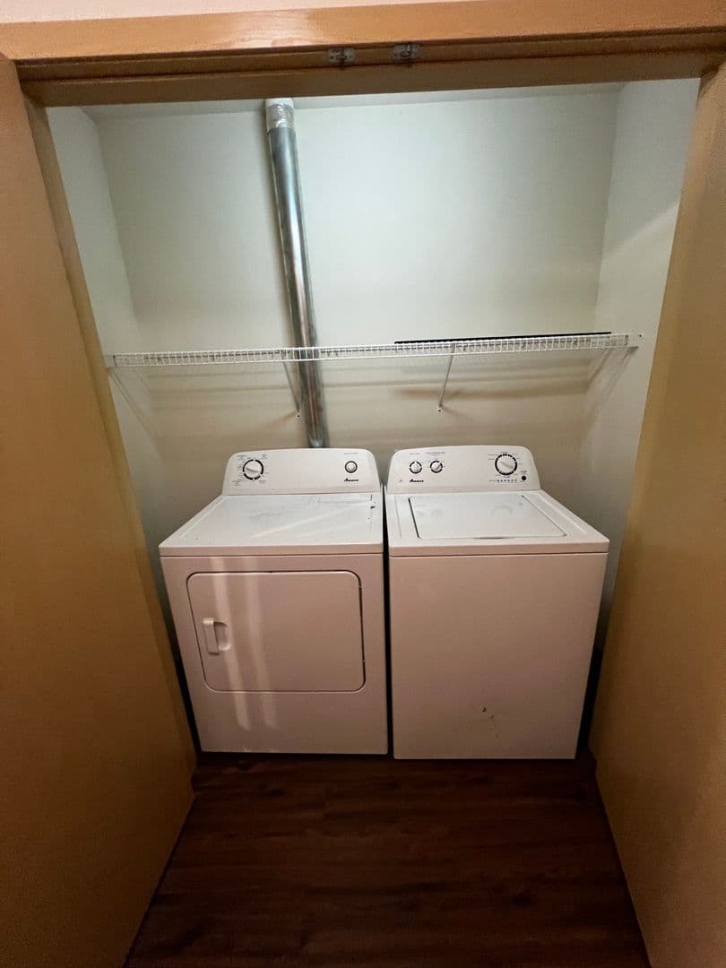 Windsor Apartment: 4320 North Towne Court