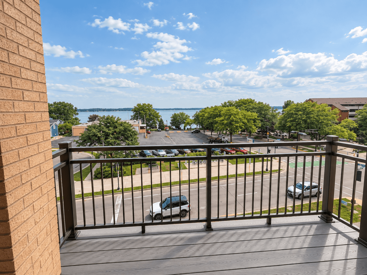 Madison Apartment: 309 S Blount st