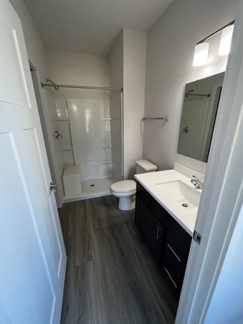 Cottage Grove Apartment: 1300 N Windsor Ave