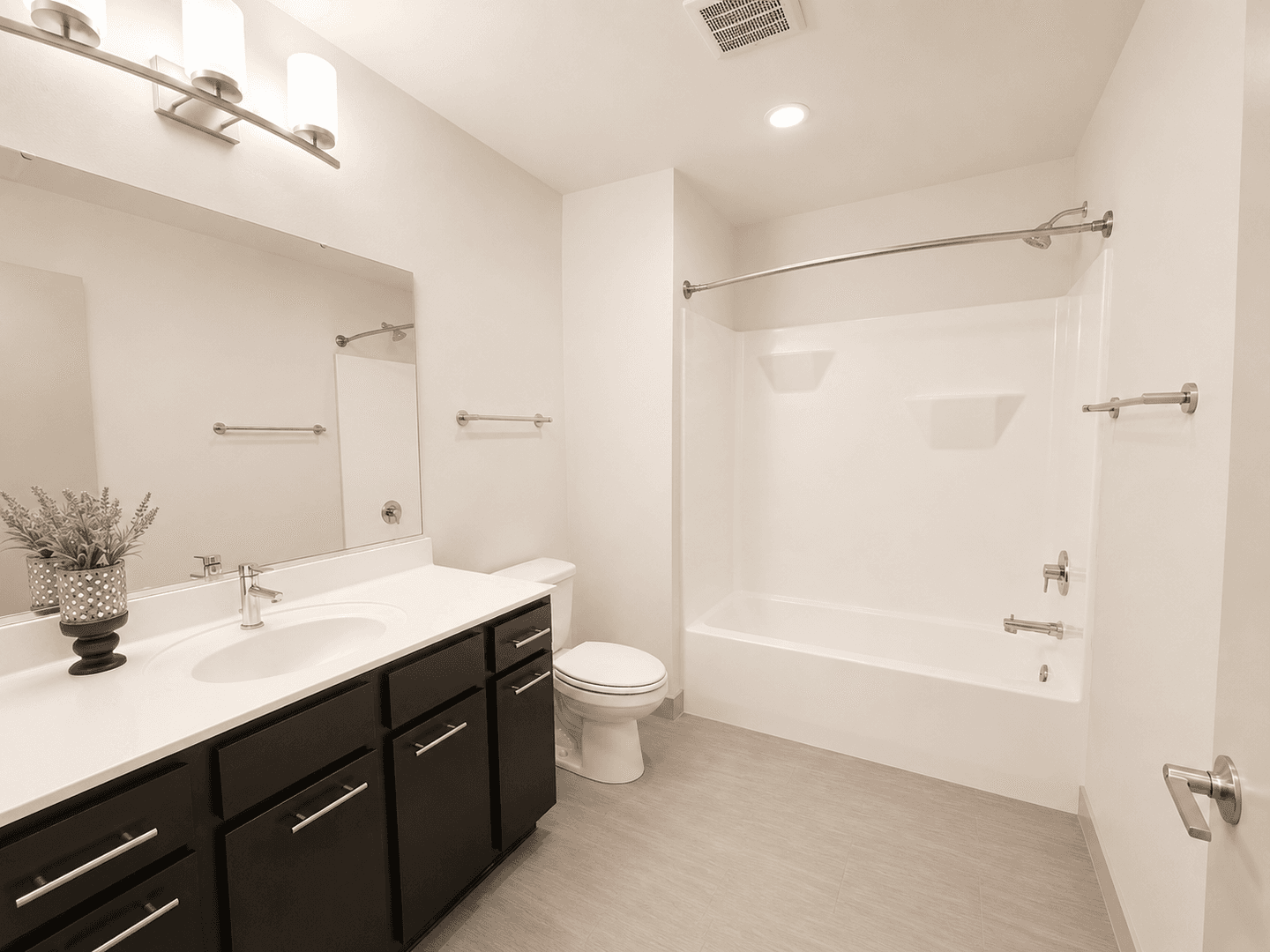 Madison Apartment: 309 S Blount st