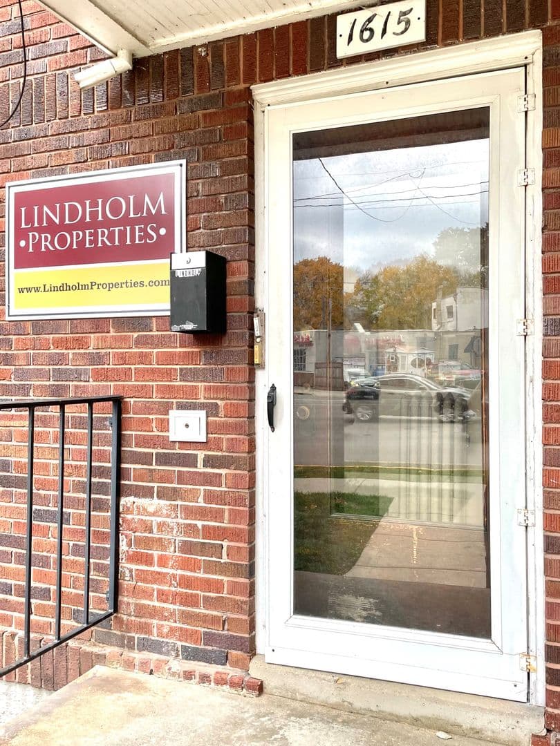 Madison Apartment: 1615 Monroe Street