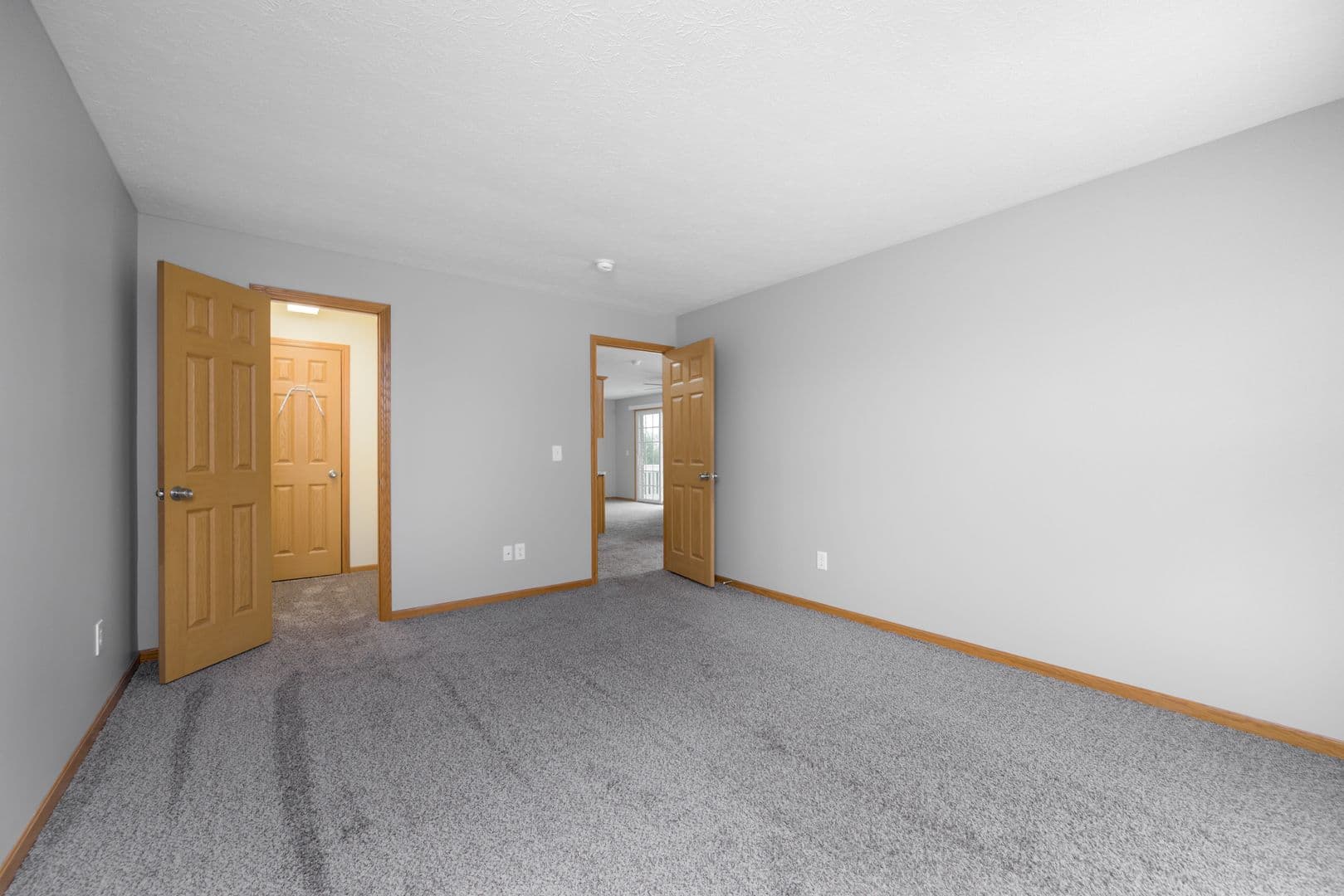 Norton Apartment: 3953 & 3954 Mt. Vernon Blvd.