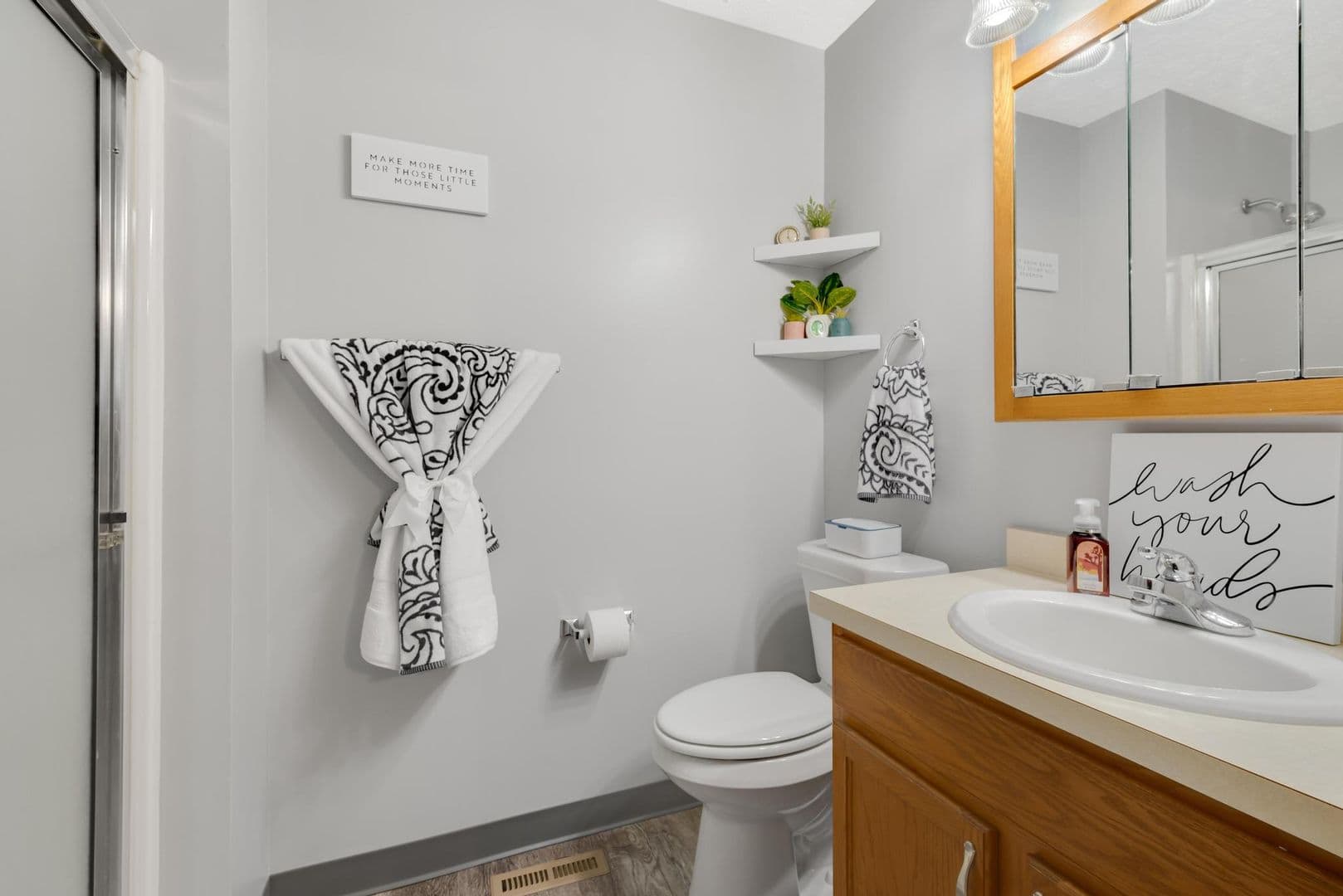 Norton Apartment: 3953 & 3954 Mt. Vernon Blvd.