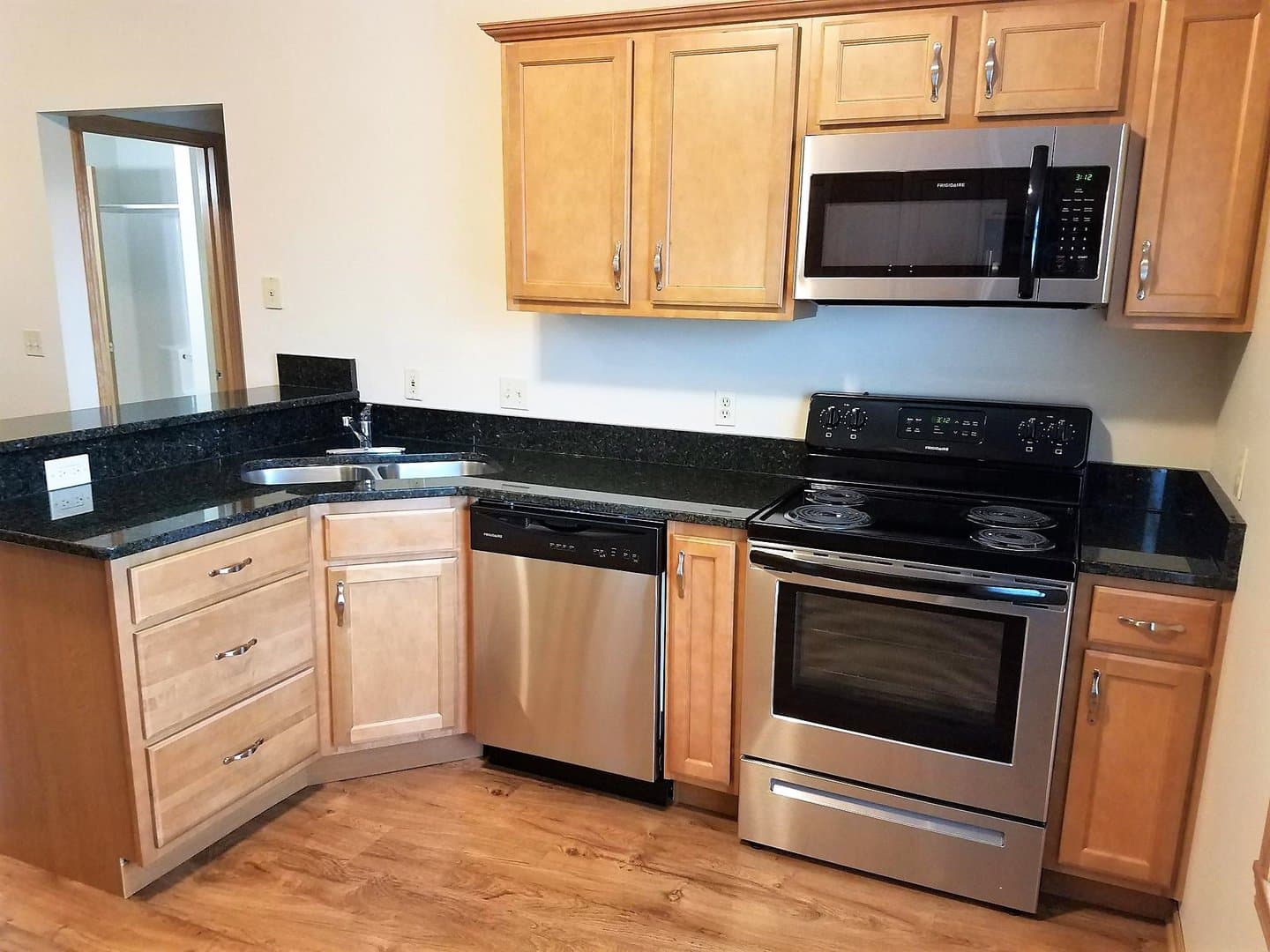 Norton Apartment: 3919-3943 Long Dr.
