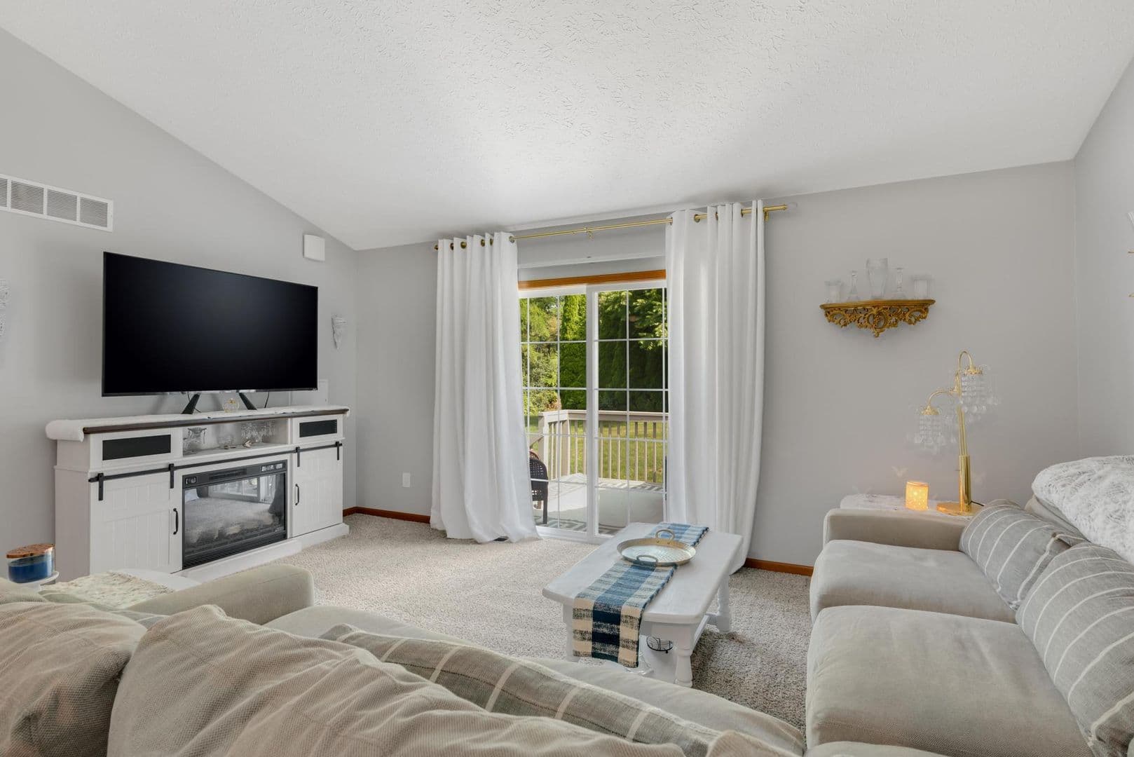 Norton Apartment: 3953 & 3954 Mt. Vernon Blvd.