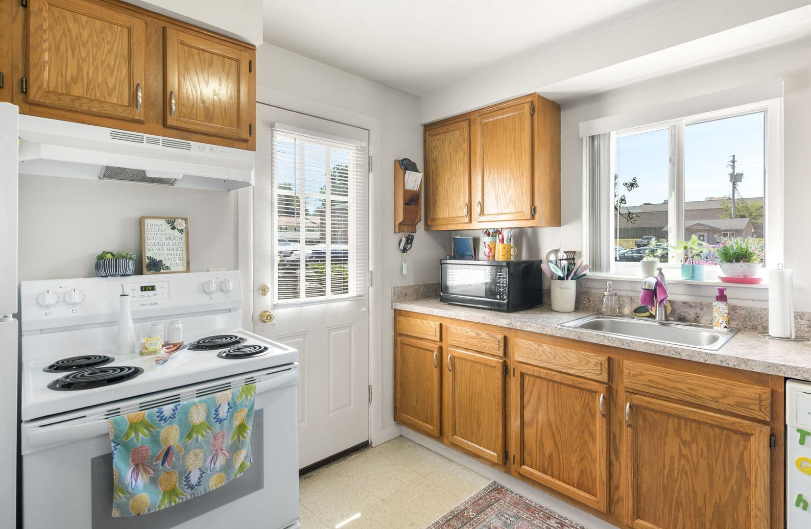 Mentor Apartment: 7950 Mentor Ave