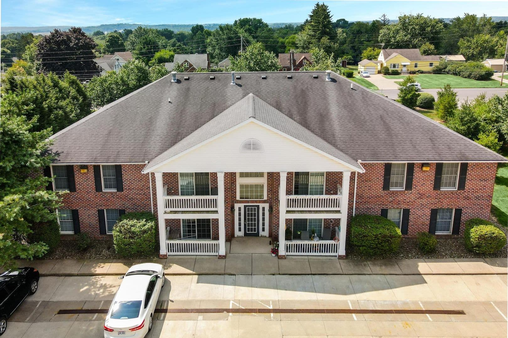 Norton Apartment: 3953 & 3954 Mt. Vernon Blvd.