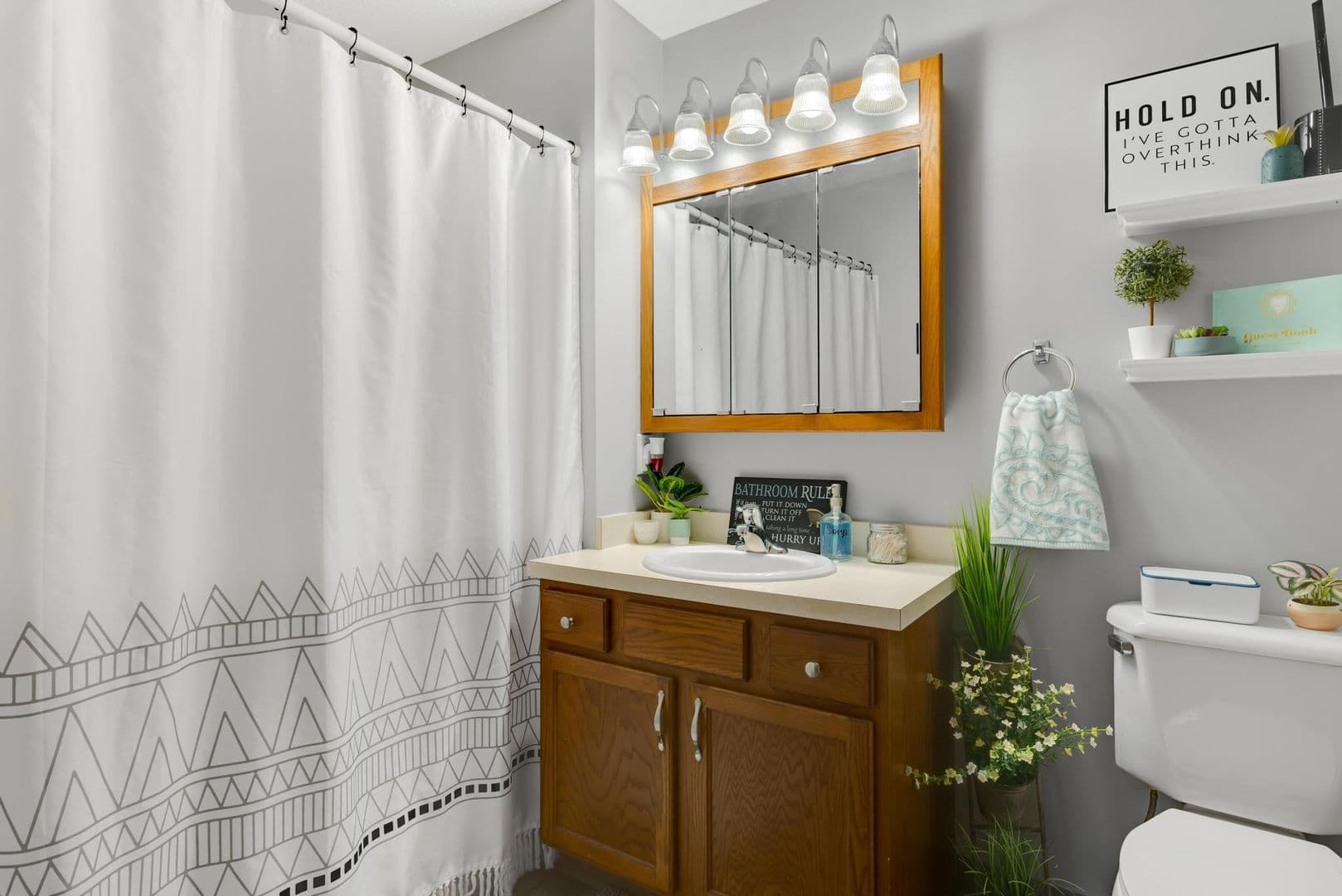 Norton Apartment: 3953 & 3954 Mt. Vernon Blvd.