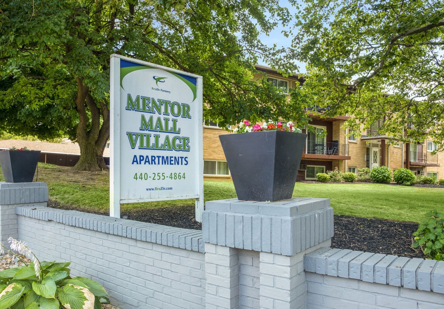 Mentor Apartment: 7950 Mentor Ave