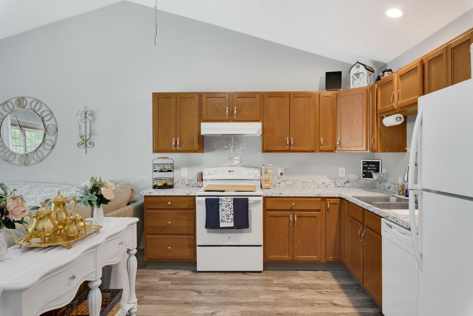 Norton Apartment: 3953 & 3954 Mt. Vernon Blvd.